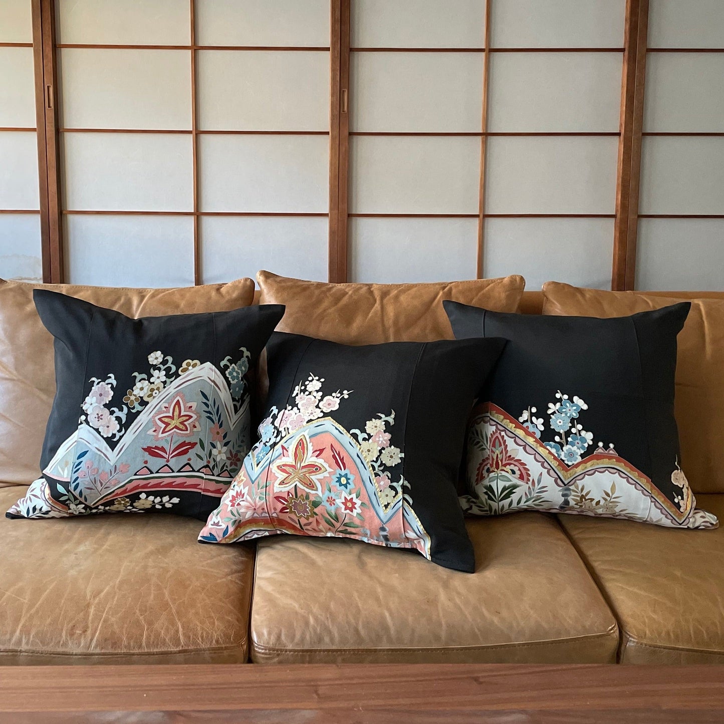 Kurotome [Branch chrysanthemum pattern] Antique cushion (3 pieces/set)