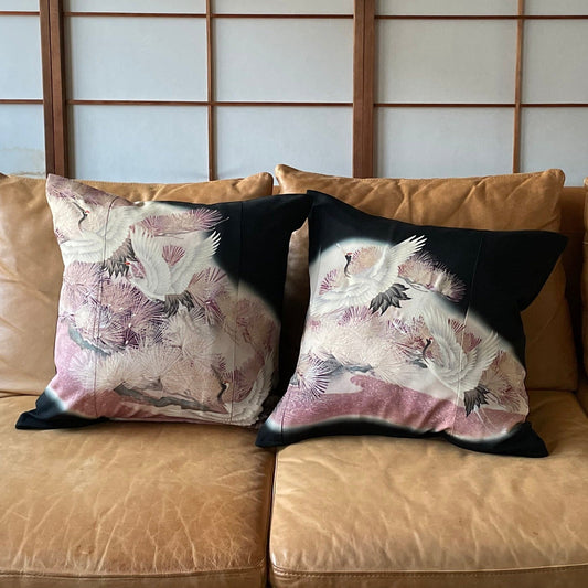 Kurotome [Karahanamon] Antique cushion (2 pieces/set)