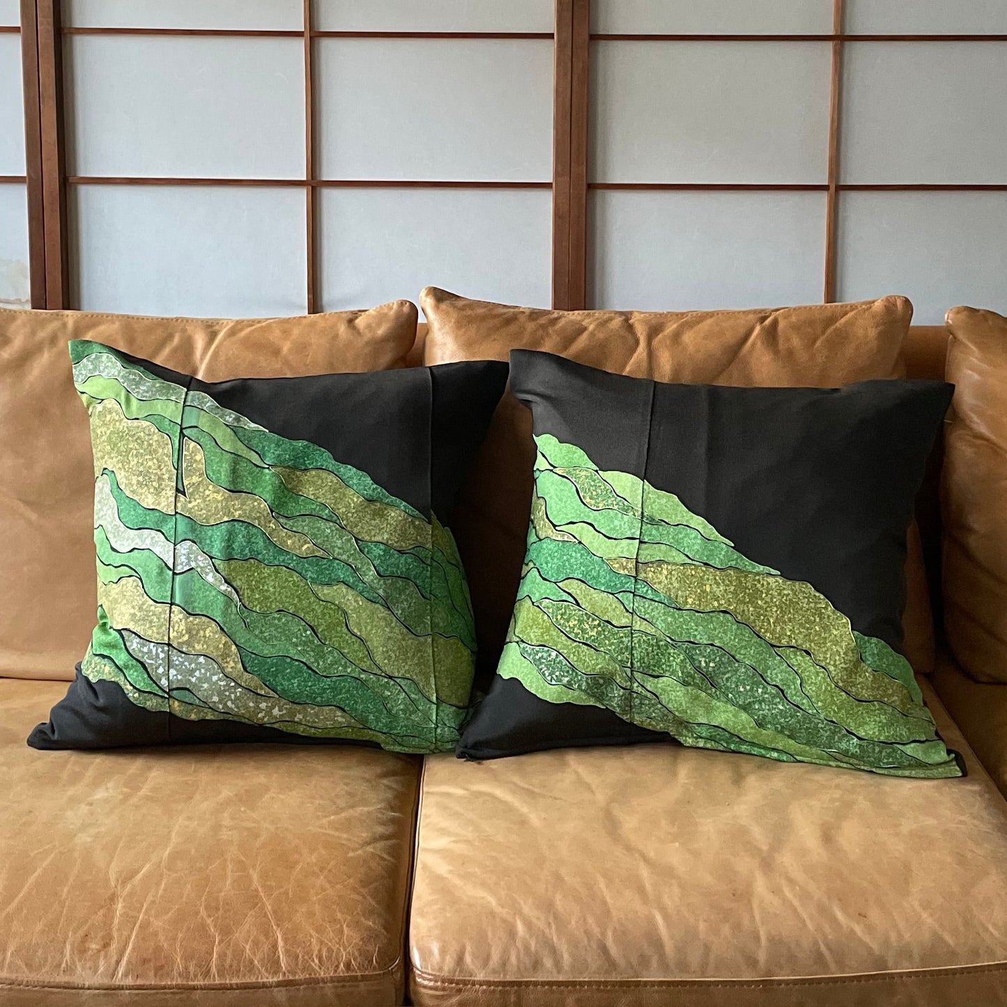 Kurotome [Karahanamon] Antique cushion (2 pieces/set)