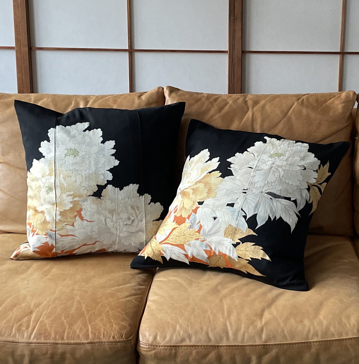 Kurotome [Peony pattern] Antique cushion (2 pieces/set)