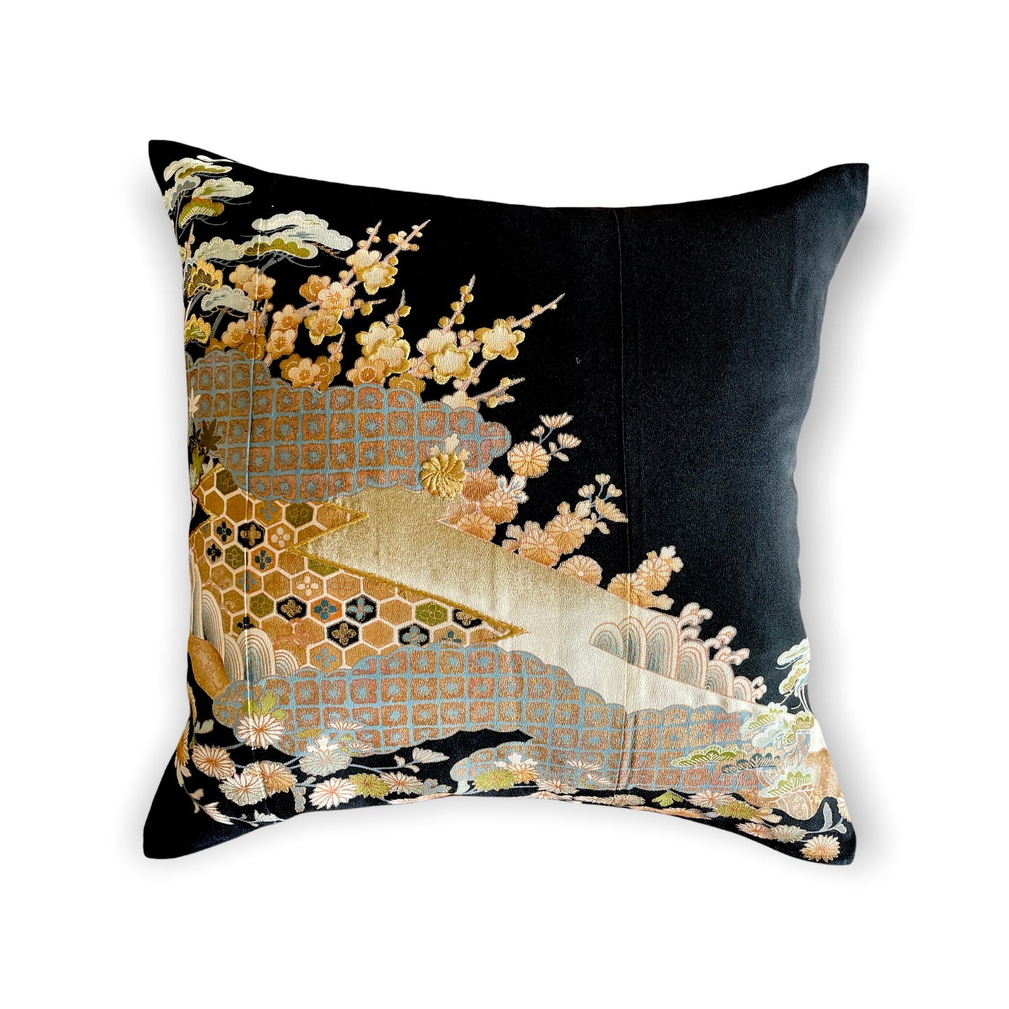 Kurotome [Plum, pine, auspicious pattern] Antique cushion (2 pieces/set)