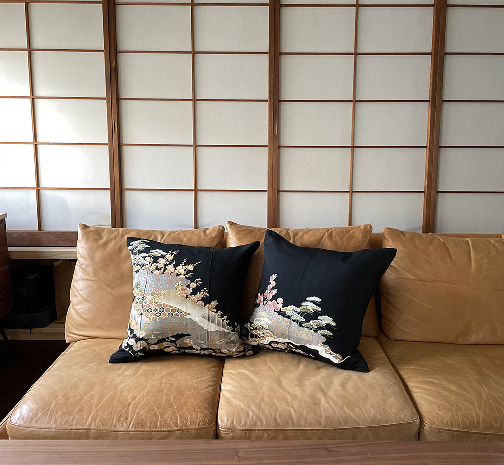 Kurotome [Plum, pine, auspicious pattern] Antique cushion (2 pieces/set)